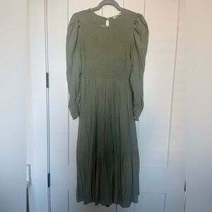 Olive green smocked bodices long sleeves with smocking at wrist. Size large.